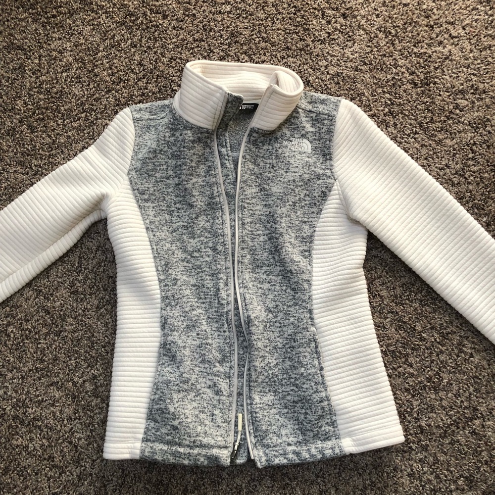 THE NORTH FACE SWEATER JACKET